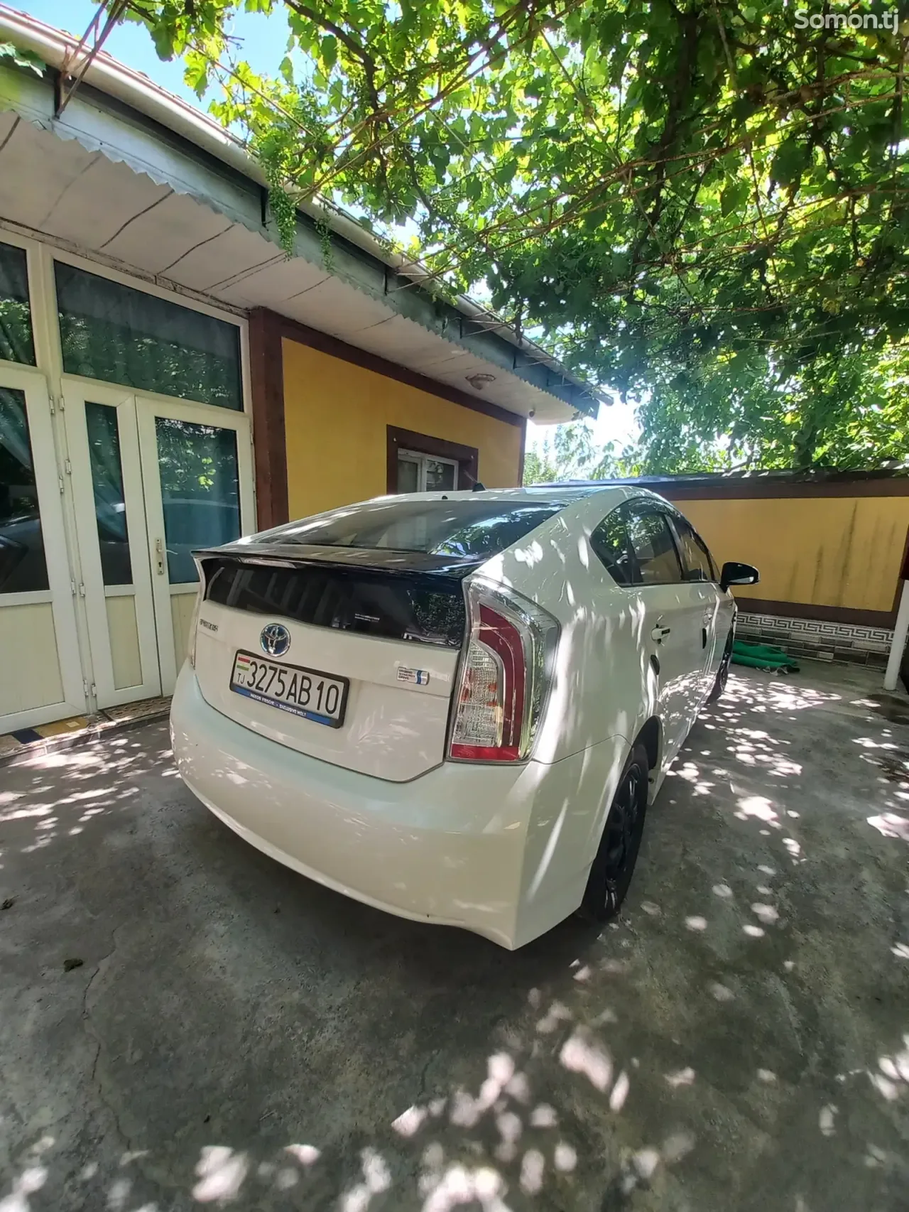 Toyota Prius 2014 · 1.8 AT