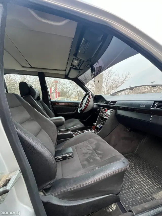 Mercedes-Benz W124 1994 · 2.3 AT