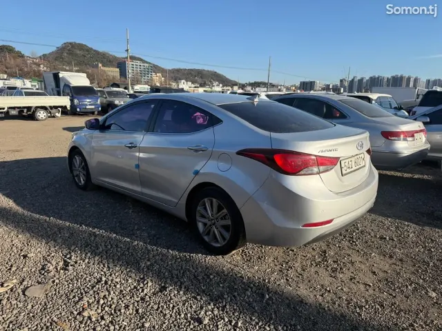 Hyundai Avante 2015 · 1.6 AT