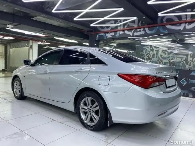 Hyundai Sonata 2014 · 2.0 AT