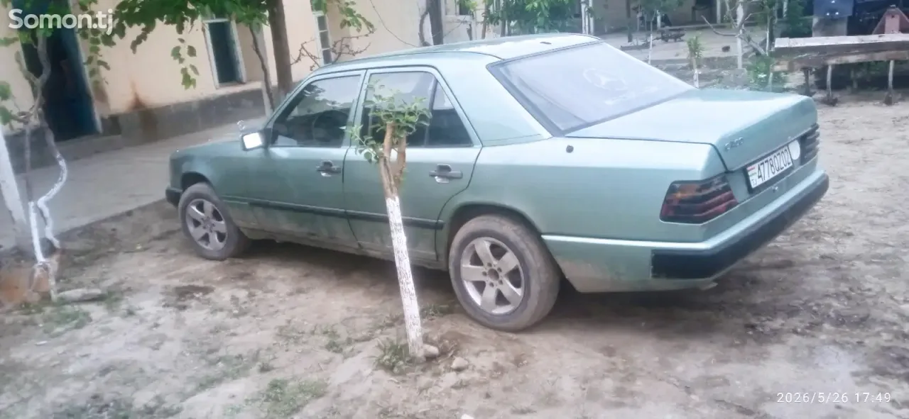 Mercedes-Benz W124 1988 · 2.0 MT