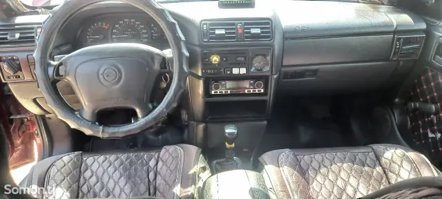 Opel Vectra A 1995 · 1.6 MT