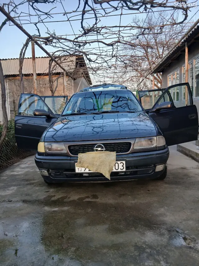 Opel Astra F 1996 · 1.6 MT