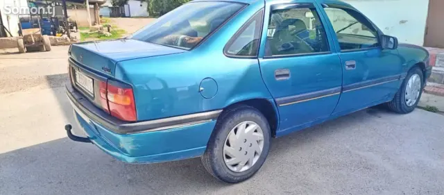 Opel Vectra A 1993 · 1.6 MT