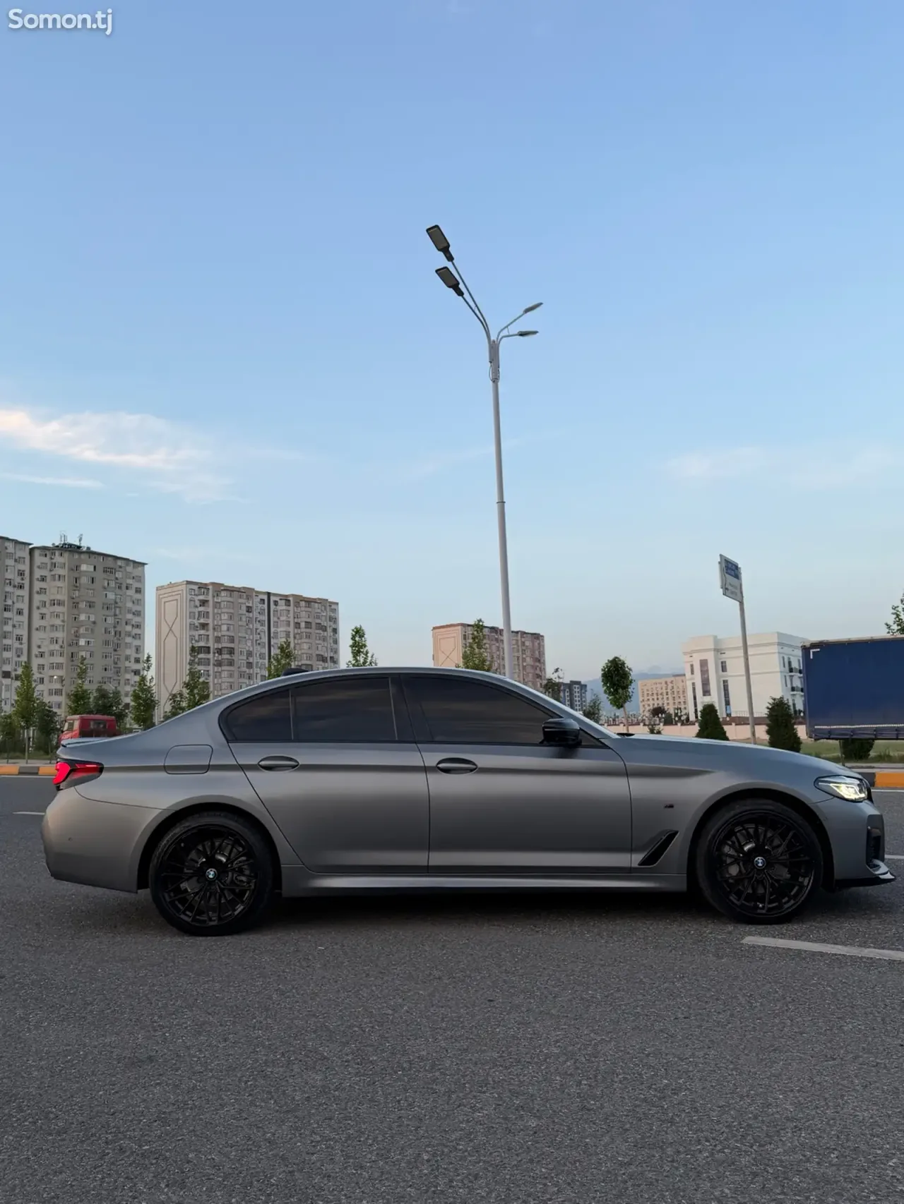 BMW 5 series 2023 · 2.0 AT