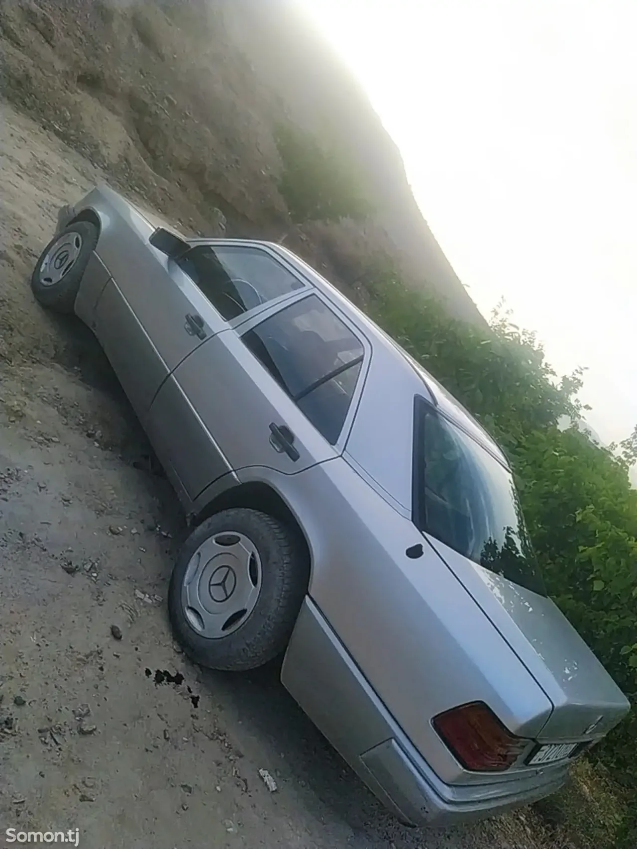 Mercedes-Benz W124 1985 · 2.0 MT