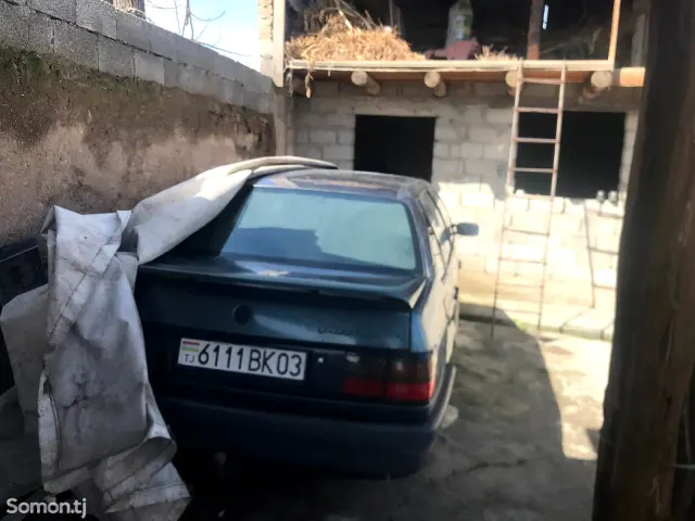 Volkswagen Passat 1990 · 1.8 MT