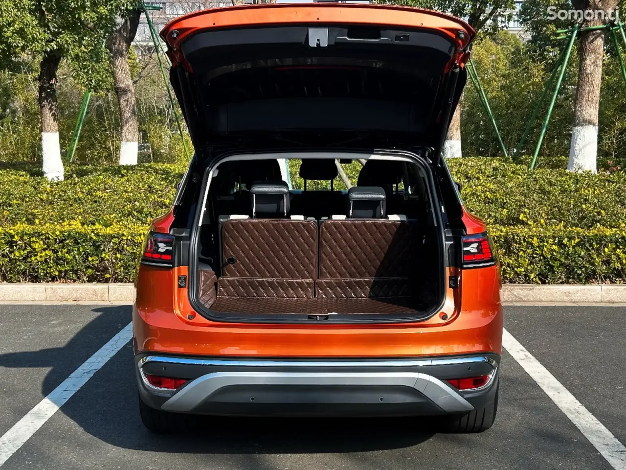 Volkswagen ID.6 2021 · AT