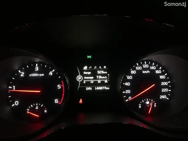 Kia Carnival 2016 · 2.2 AT