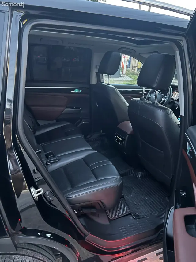 GAC Trumpchi GS8 2018 · 2.0 AT