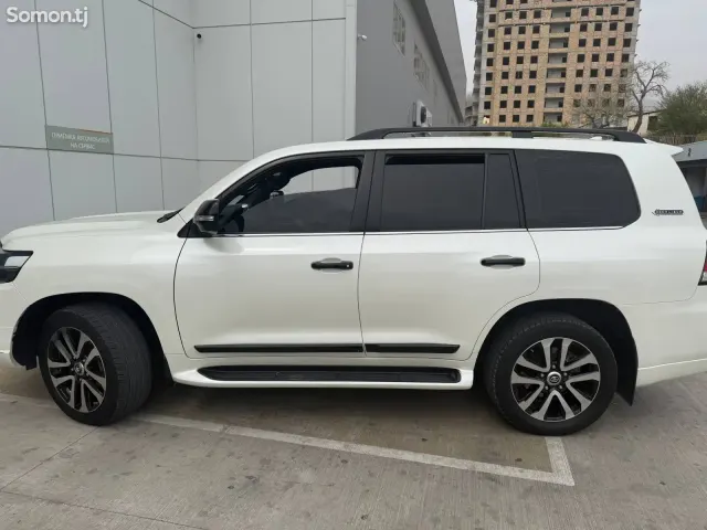 Toyota Land Cruiser 2018 · 4.5 AT