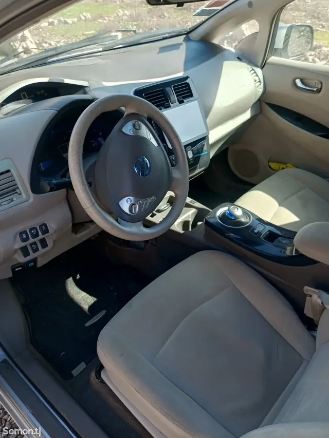 Nissan Leaf 2011 · AMT