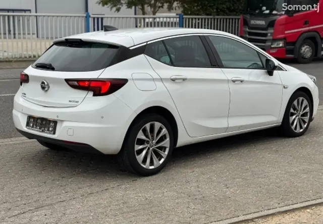 Opel Astra K 2016 · 1.0 MT