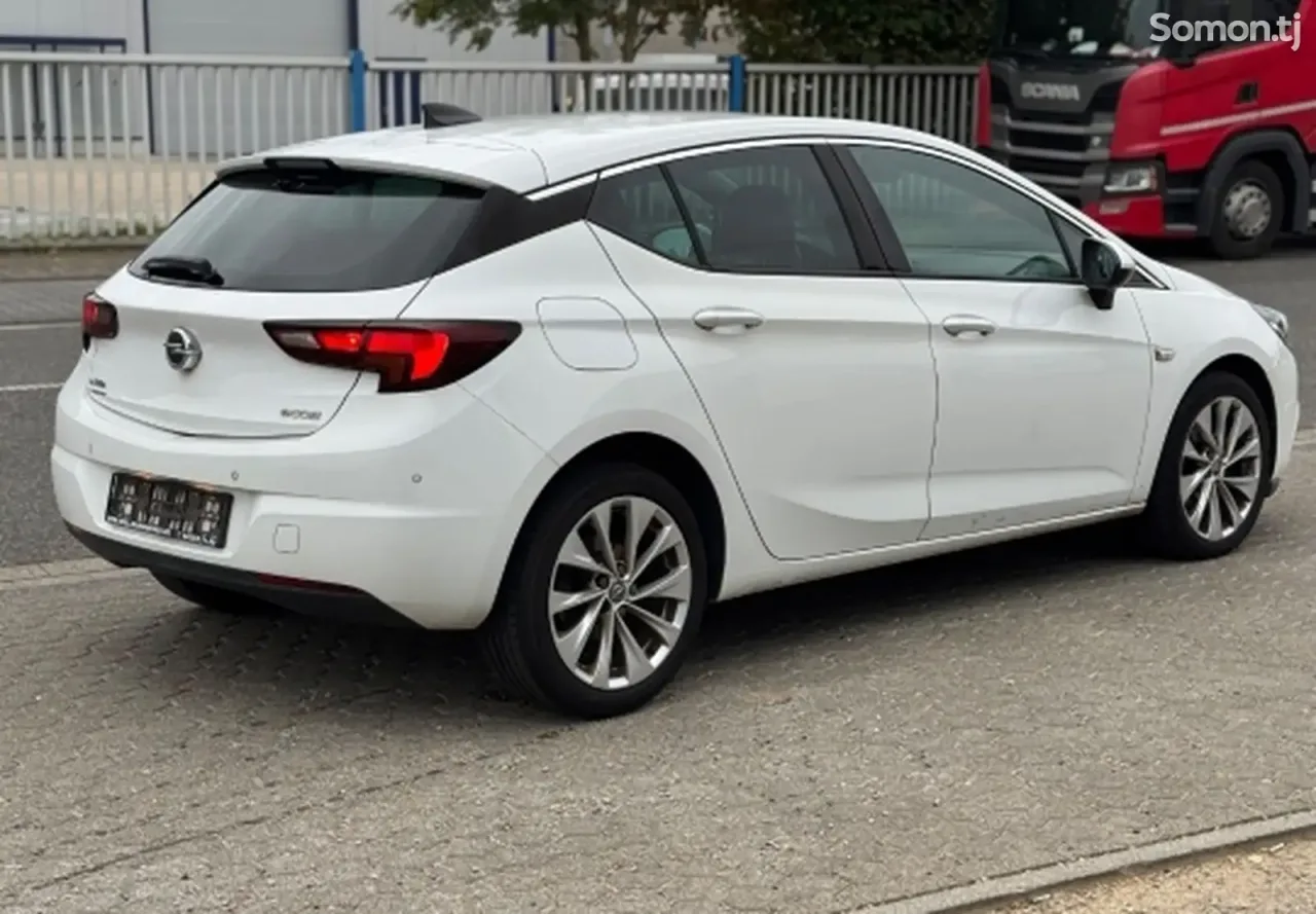 Opel Astra K 2016 · 1.0 MT
