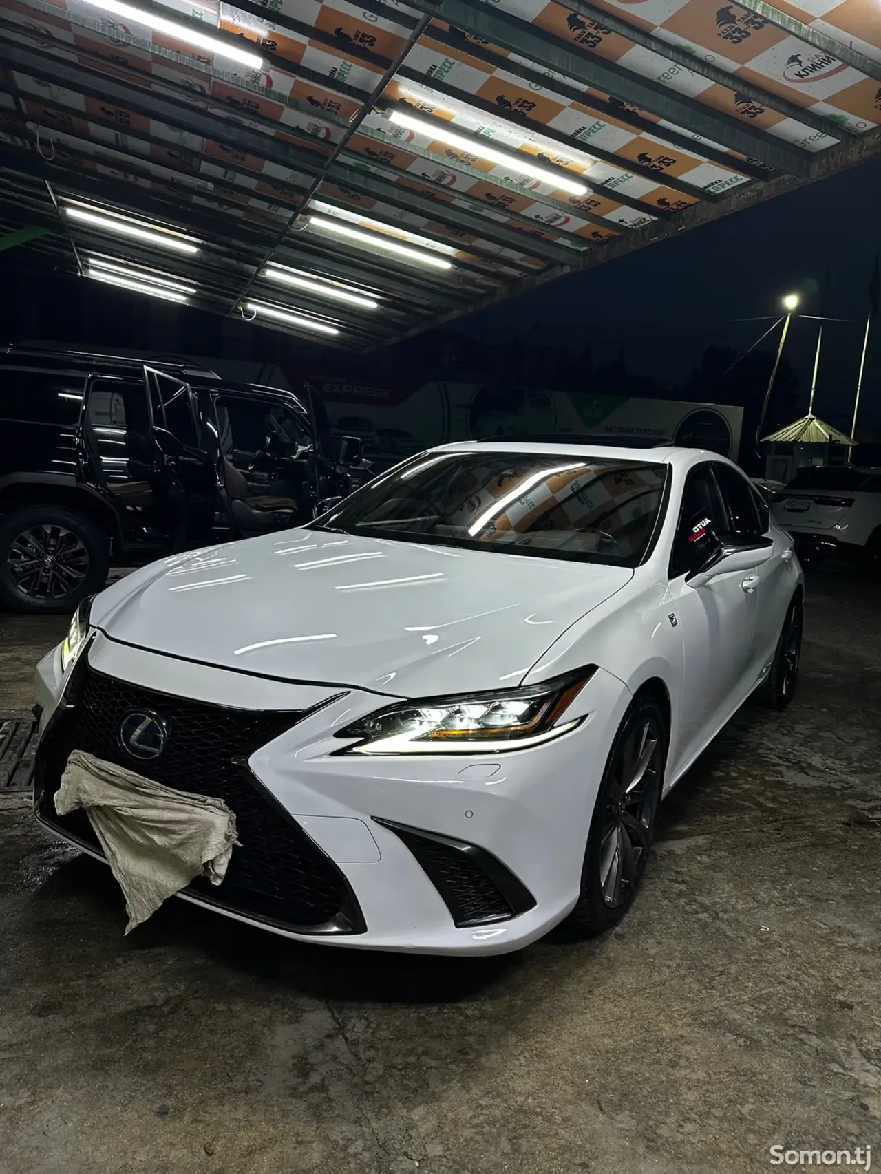 Lexus ES series 2019 · 3.0 AT