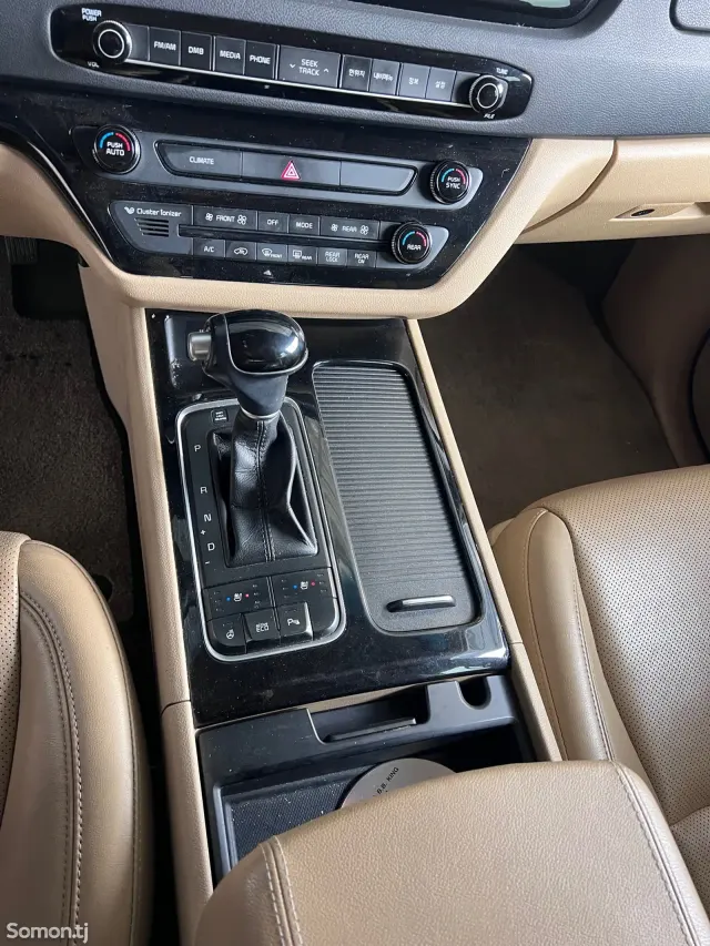 Kia Carnival 2014 · 2.2 AT
