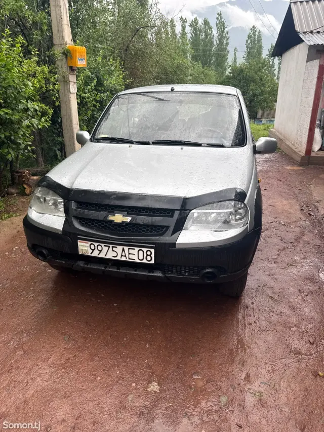 Chevrolet Niva 2006 · 1.7 MT