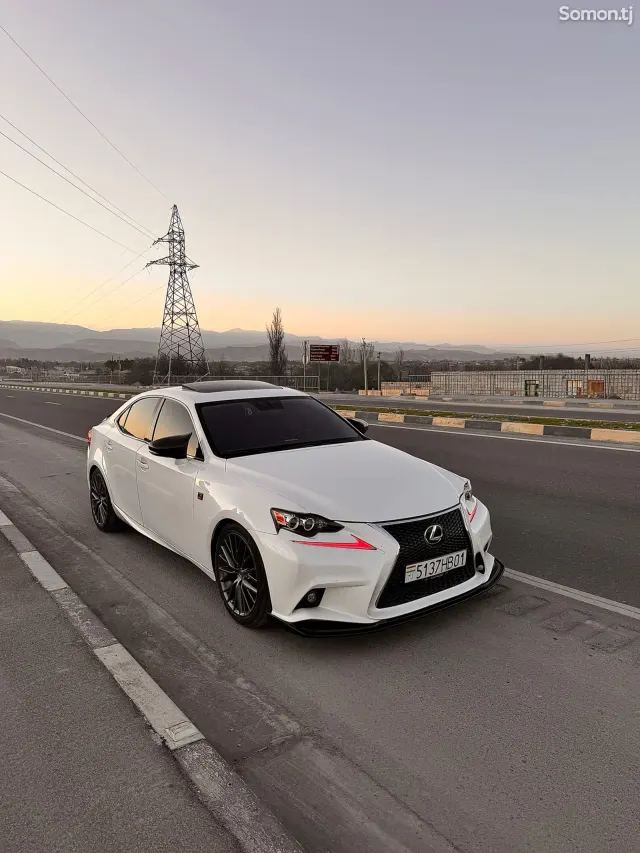 Lexus IS series 2015 · 2.5 AT