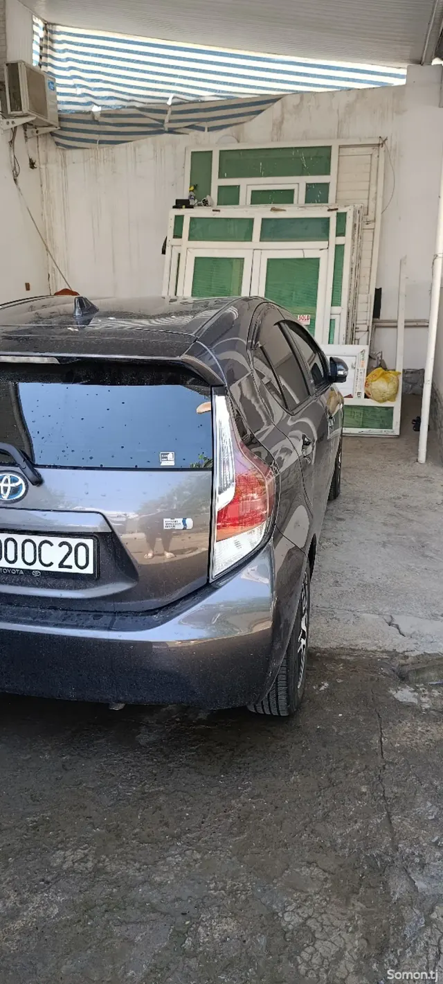 Toyota Aqua 2015 · 1.5 AT