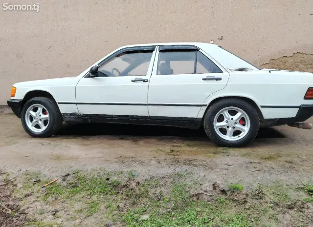 Mercedes-Benz W201 1988 · 1.8 MT