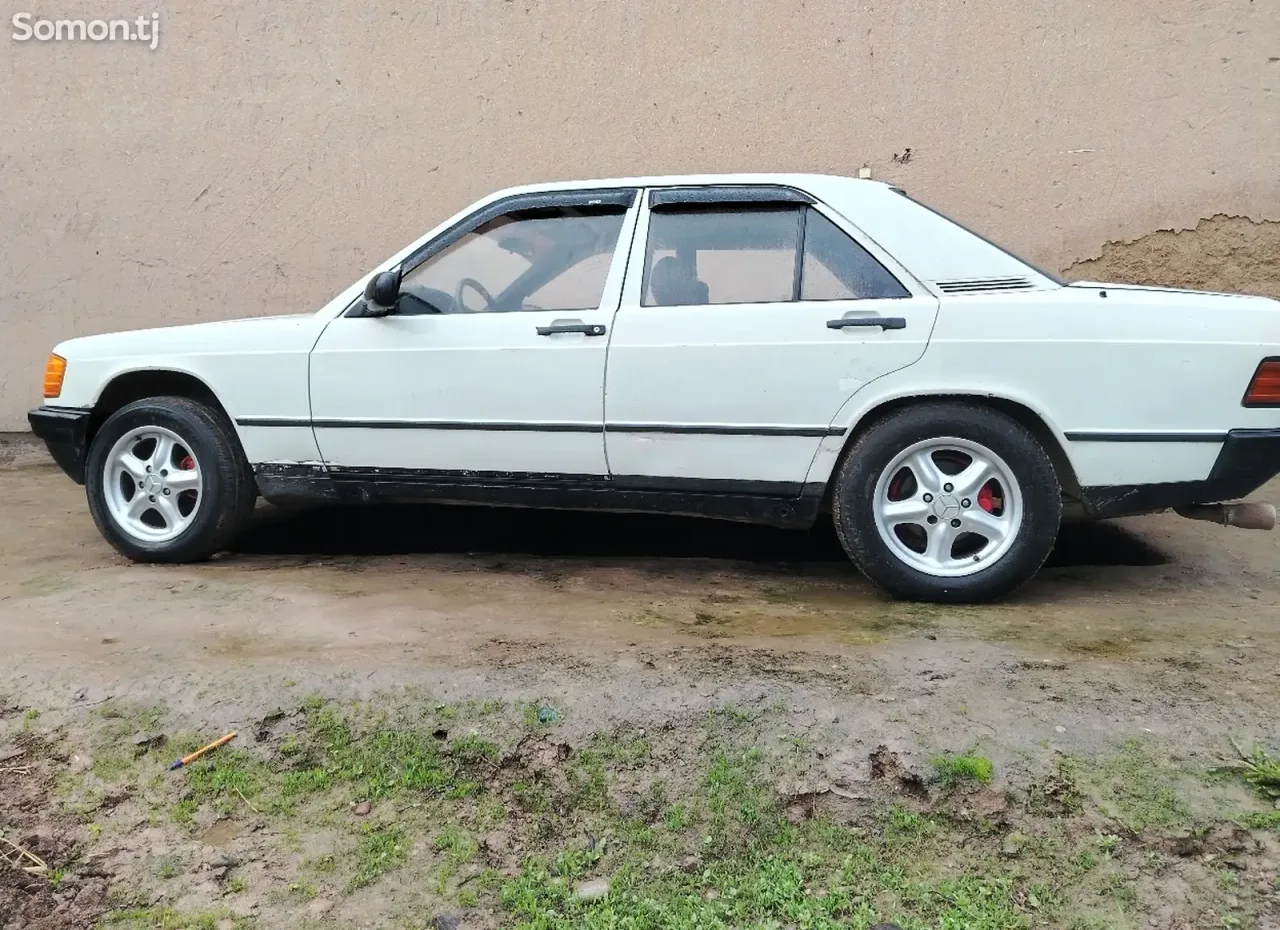 Mercedes-Benz W201 1988 · 1.8 MT