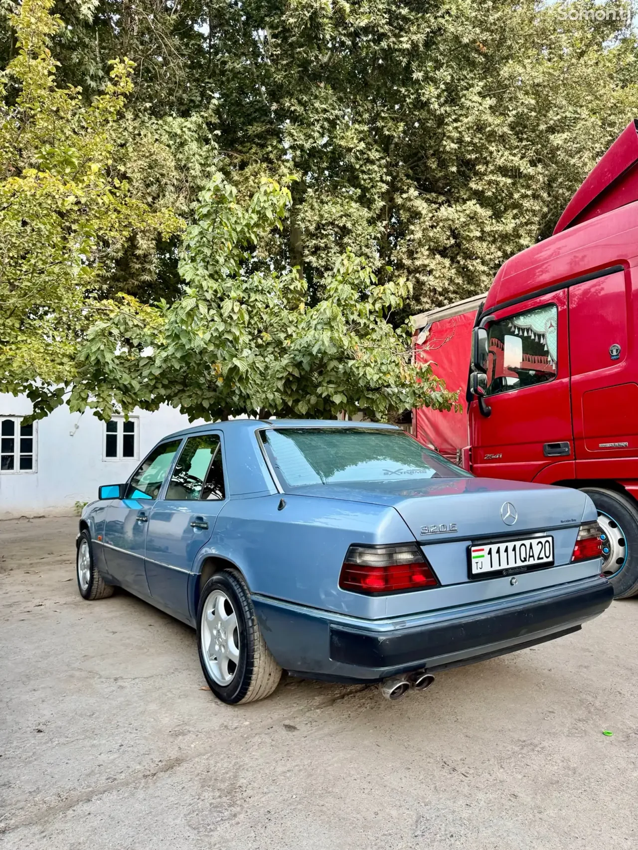 Mercedes-Benz W124 1994 · 3.2 AT