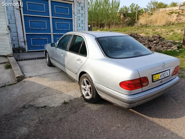 Mercedes-Benz E class 1996 · 2.0 MT
