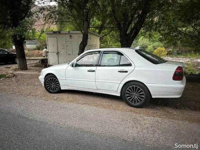 Mercedes-Benz C class 1995 · 1.8 MT