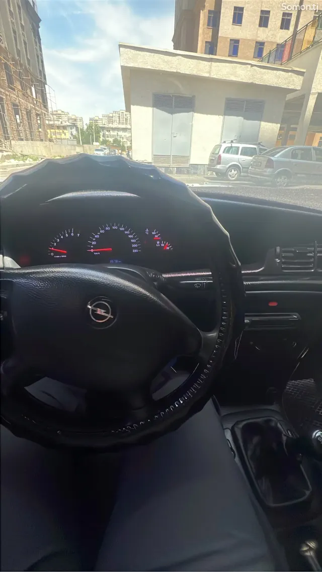 Opel Vectra B 1995 · 1.6 MT