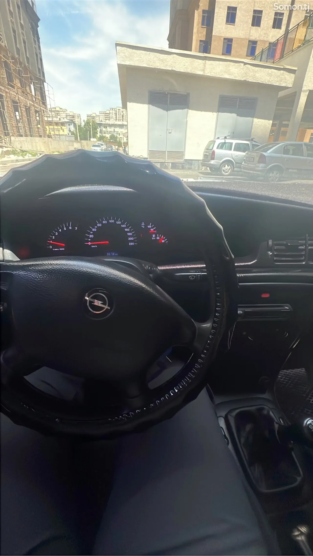 Opel Vectra B 1995 · 1.6 MT