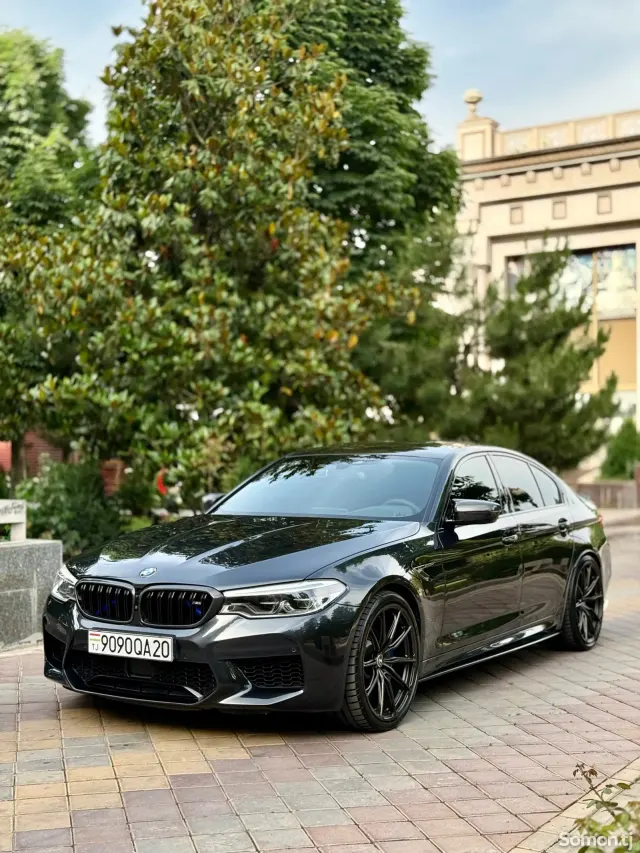 BMW M5 2018 · 4.4 AT