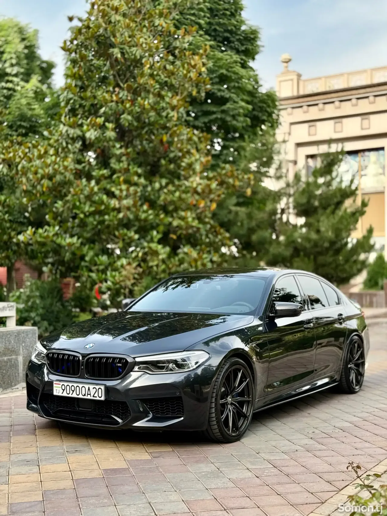 BMW M5 2018 · 4.4 AT