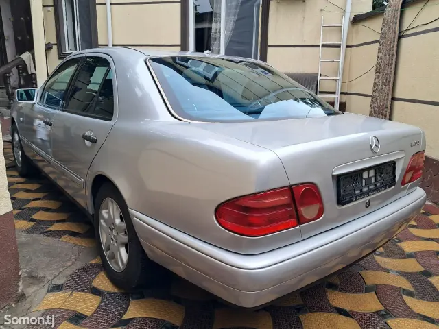 Mercedes-Benz E class 1996 · 2.0 MT
