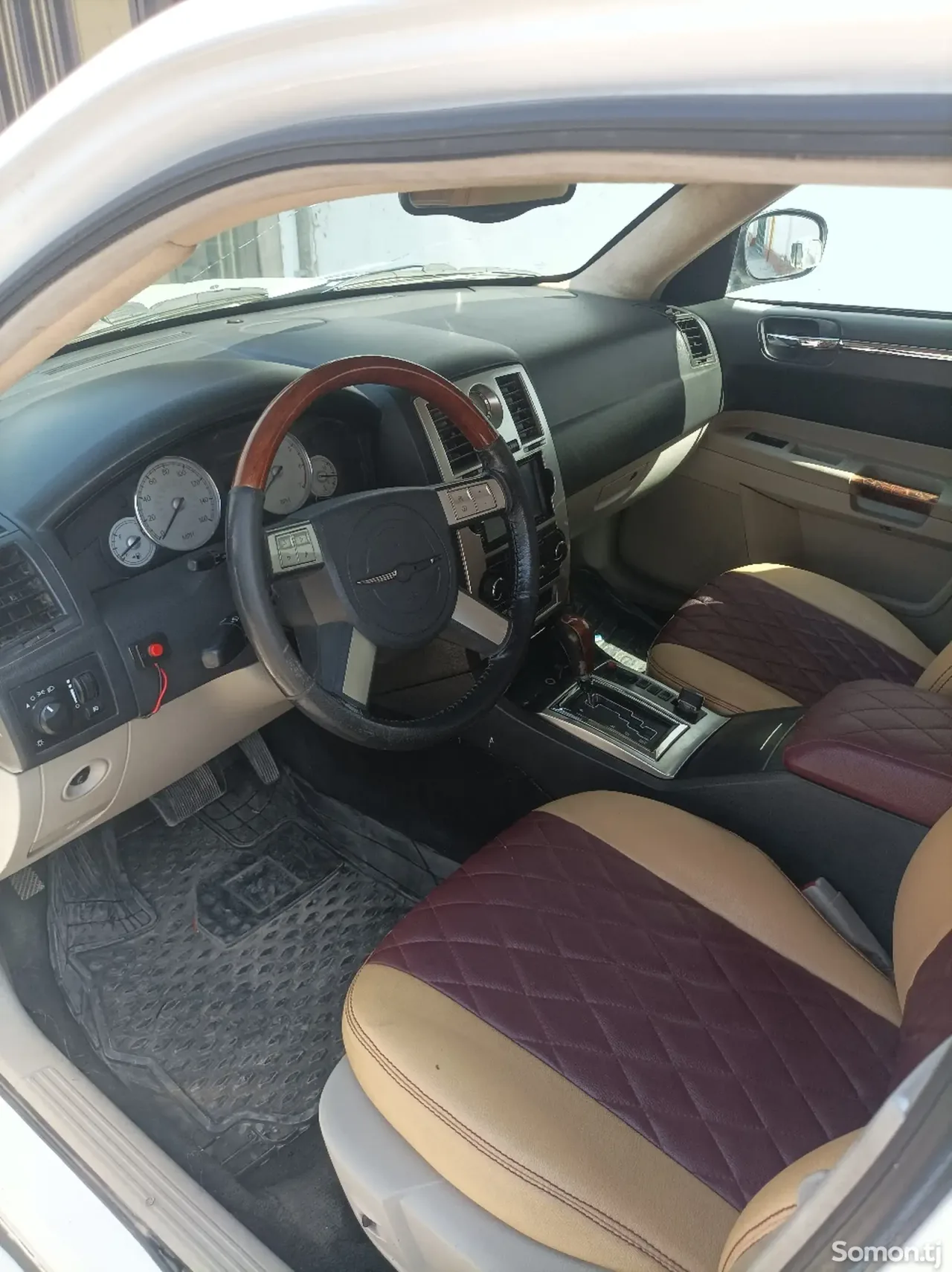 Chrysler 300C 2005 · 5.7 AT