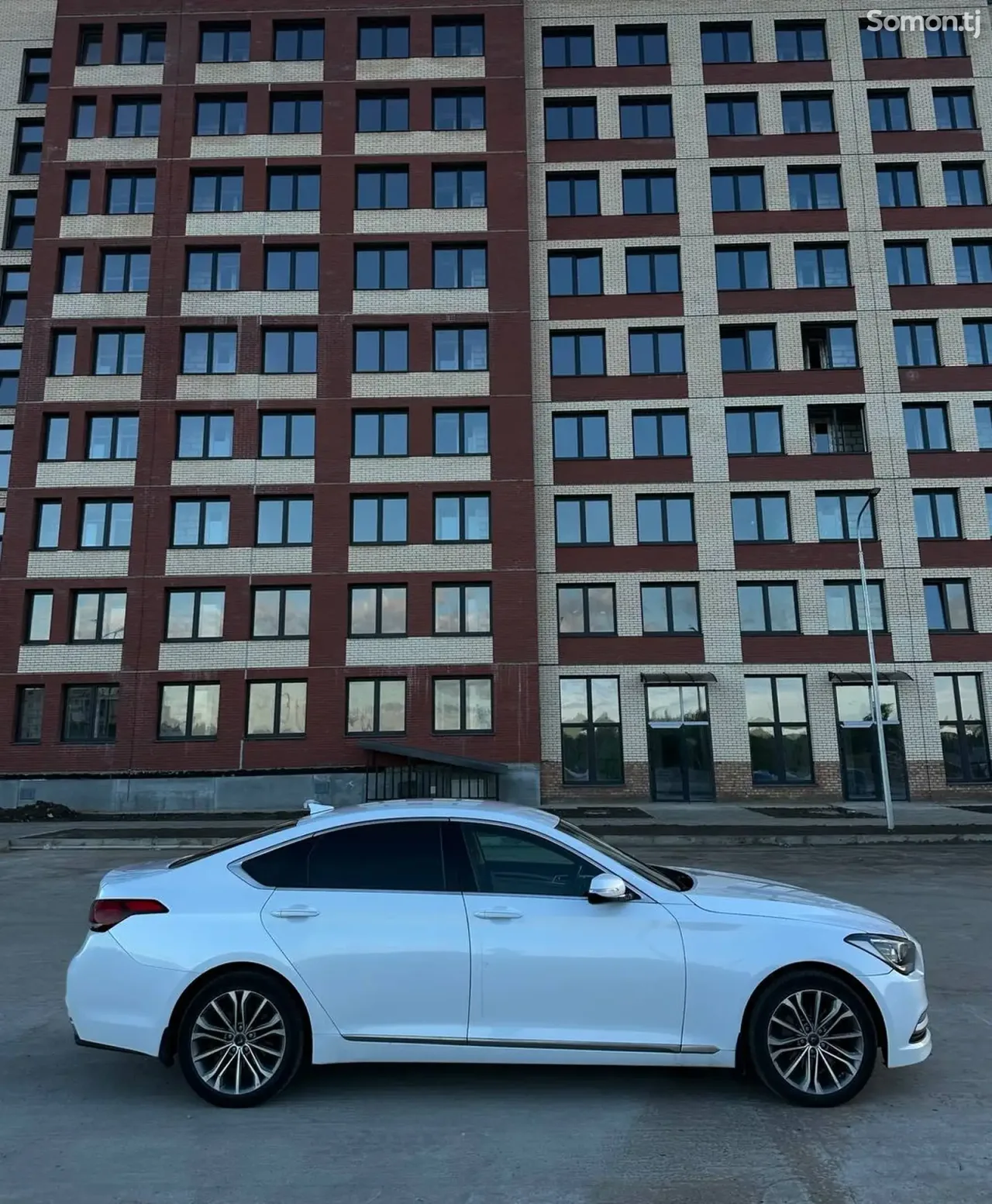 Hyundai Genesis 2016 · 3.0 AT