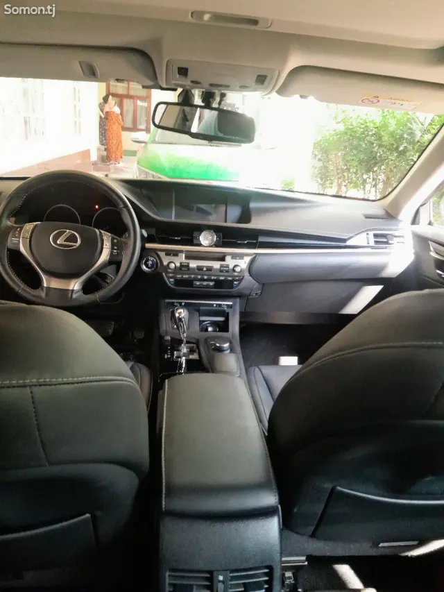 Lexus ES series 2015 · 2.5 AT