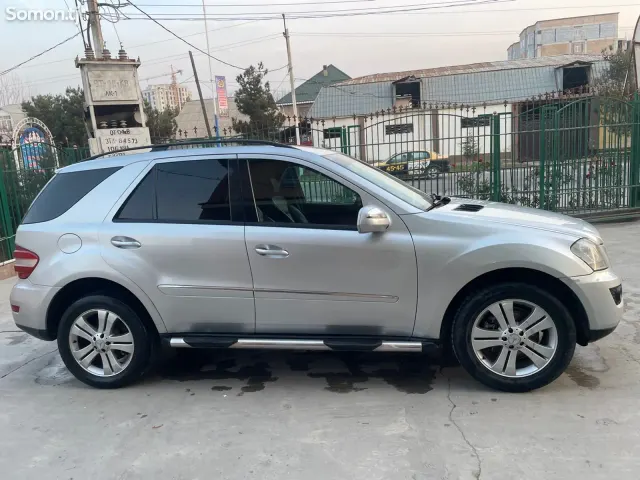 Mercedes-Benz ML class 2005 · 3.5 AT