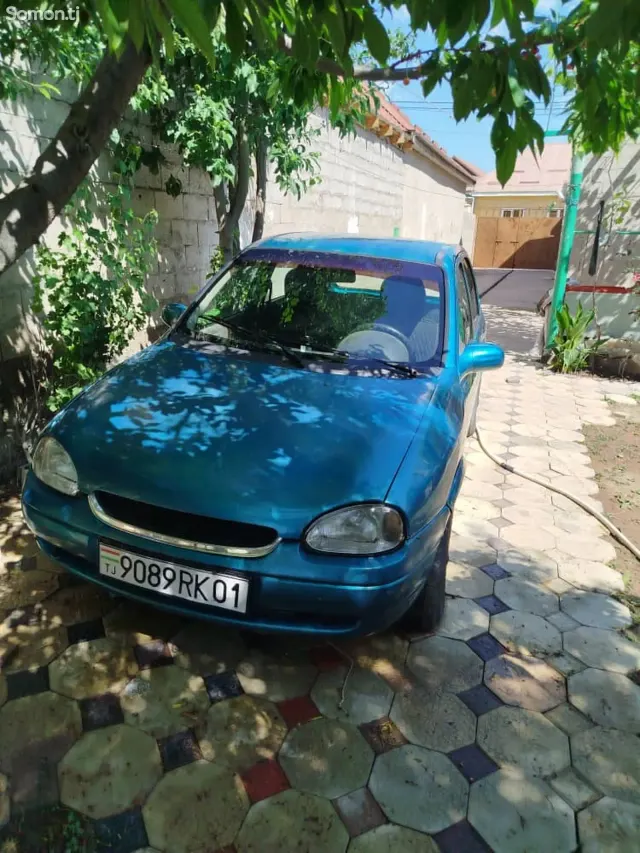 Opel Corsa 1995 · 1.6 MT