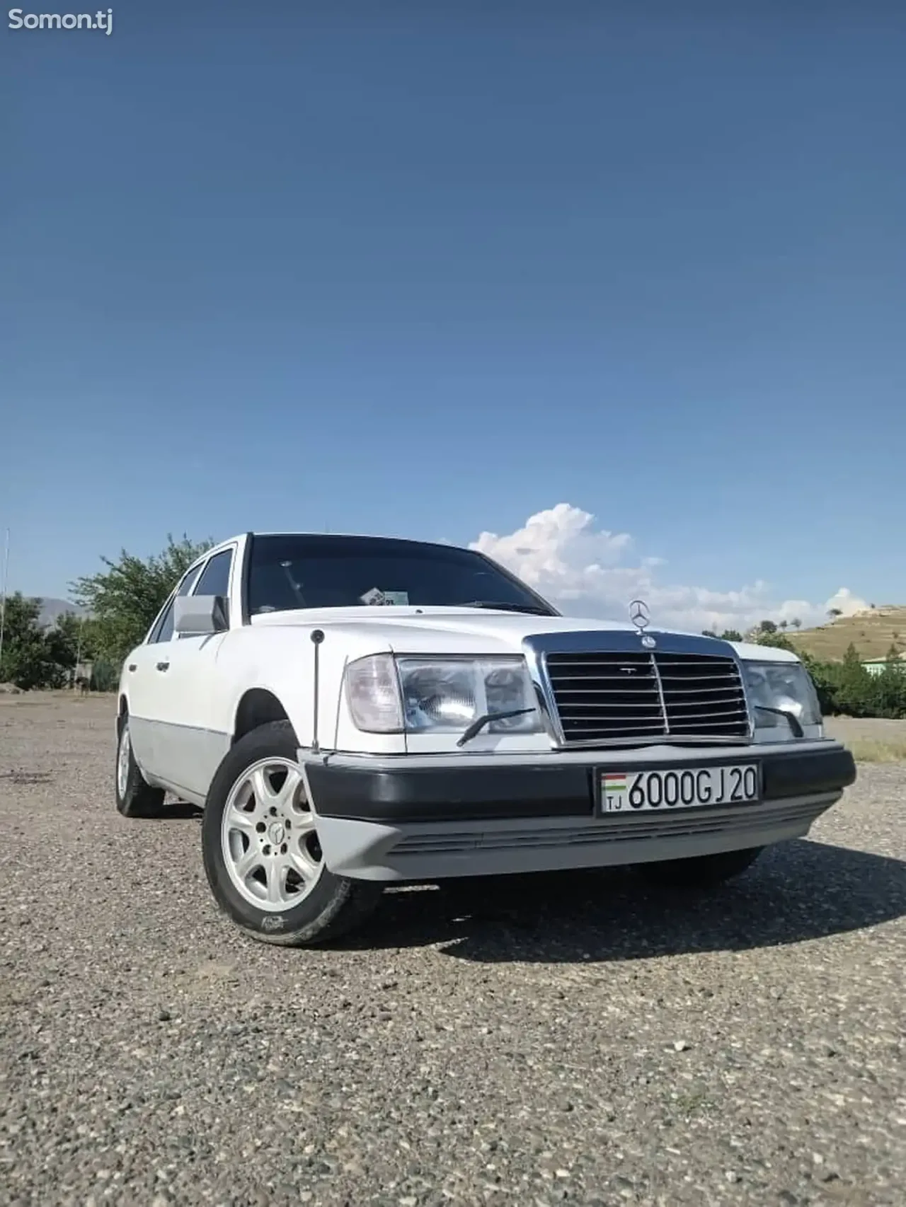 Mercedes-Benz W124 1990 · 2.0 MT