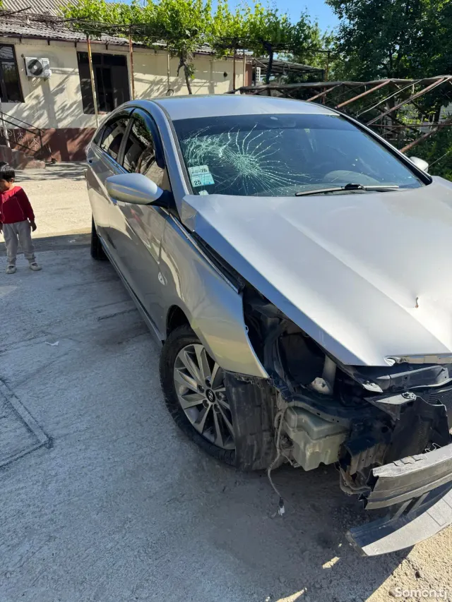 Hyundai Sonata 2011 · 2.0 AT