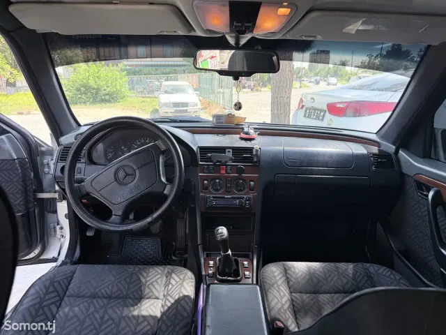 Mercedes-Benz C class 1995 · 1.8 MT