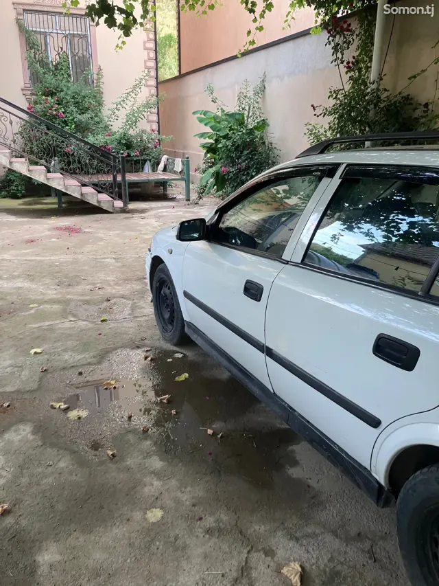 Opel Astra G 1999 · 1.6 MT