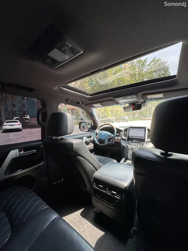 Toyota Land Cruiser 2018 · 4.5 AT