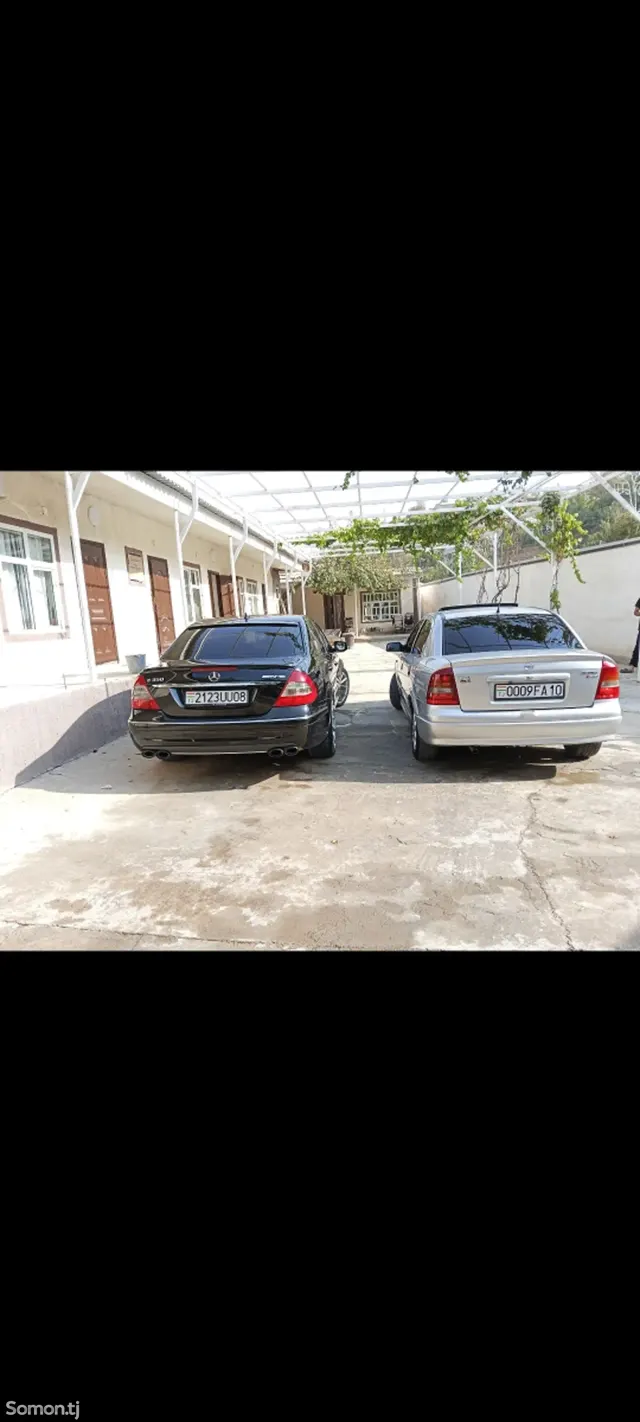 Mercedes-Benz E class 2009 · 3.5 AT