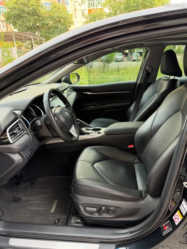 Toyota Camry 2018 · 2.5 AT