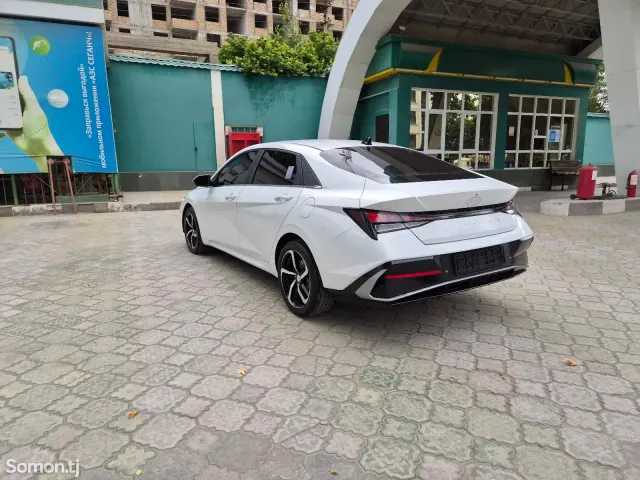 Hyundai Elantra 2024 · 1.6 AT