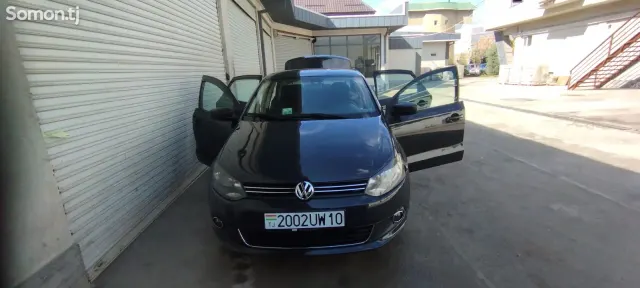 Volkswagen Polo 2014 · 1.6 MT