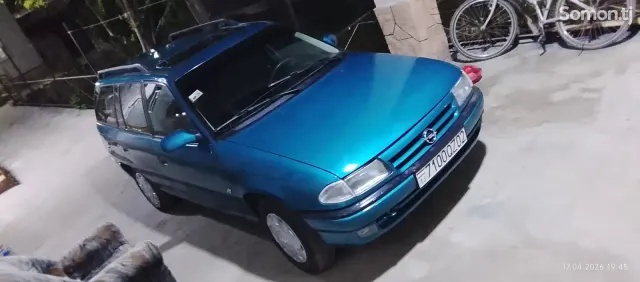 Opel Astra F 1994 · 1.6 MT