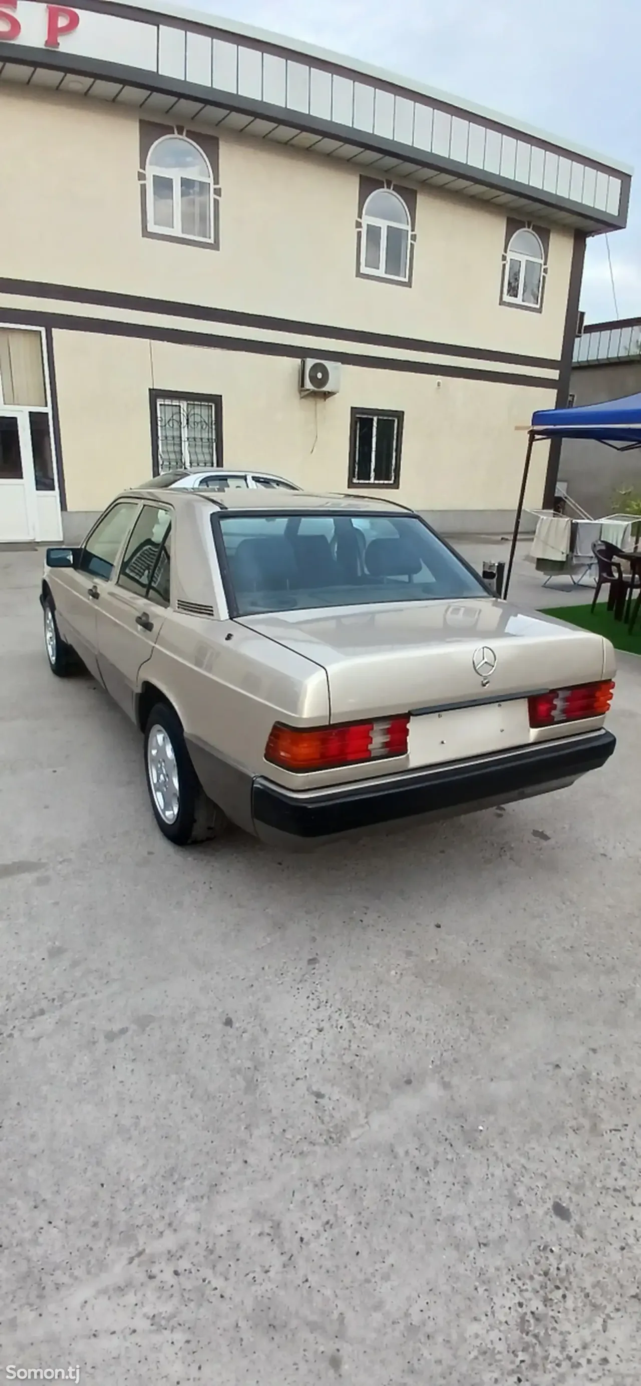 Mercedes-Benz W201 1991 · 2.0 MT