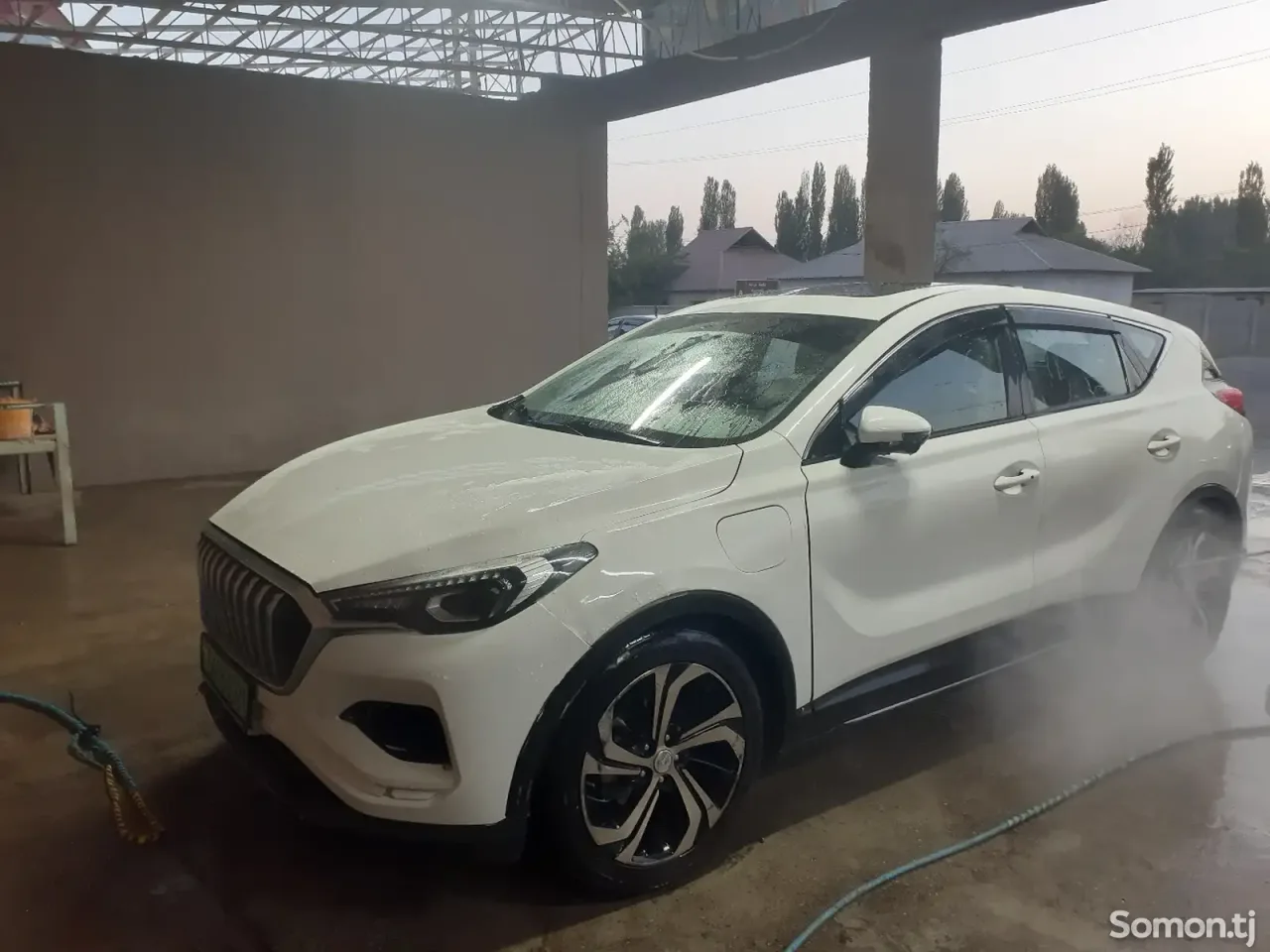 Hongqi E-HS3 2020 · AT